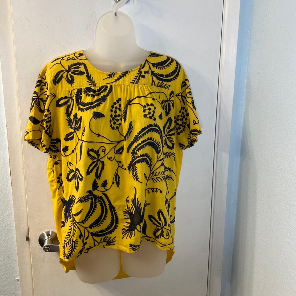 Market & Spruce Yellow Embroidered Top Size L